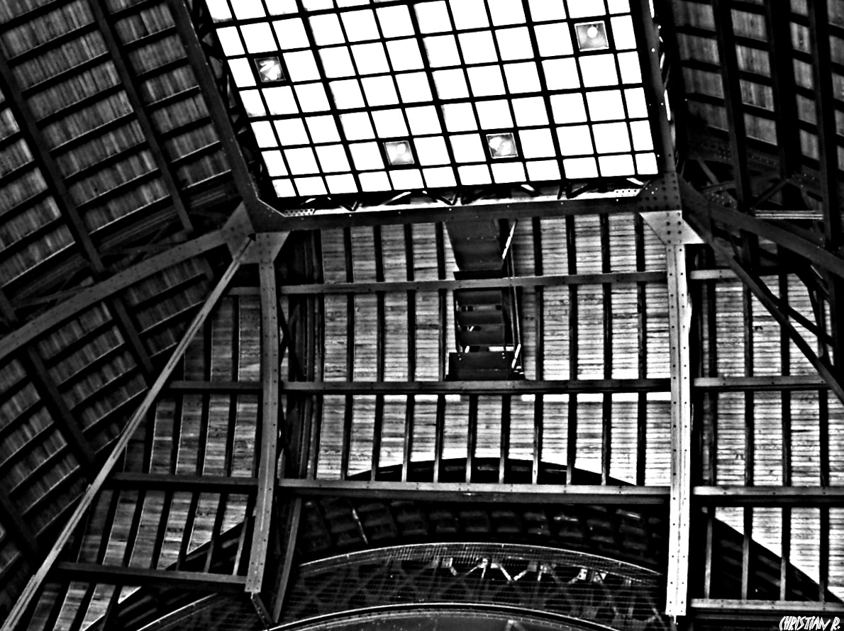 Le plafond de la gare de Rochefort.