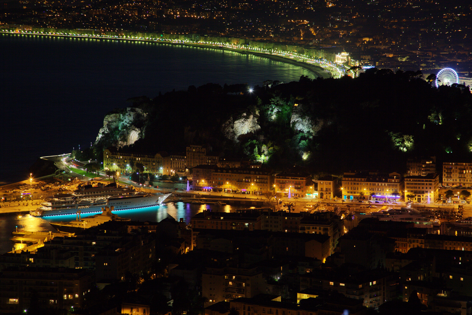 LE PLUS BEAU YACHT DU MONDE DANS LE PORT DE NICE DE NUIT