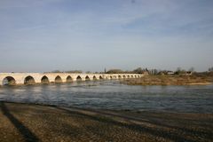 LE PLUS VIEUX PONT SUR LA LOIRE (BEAUGENCY )