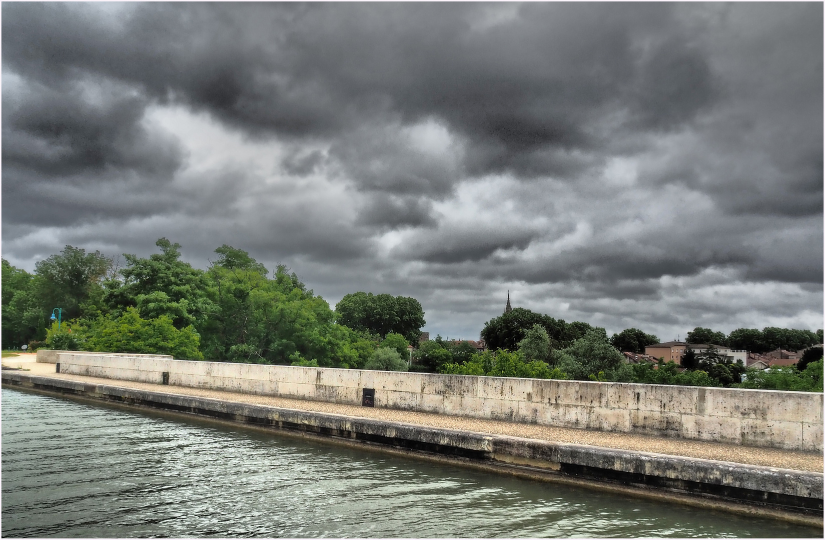 Le pont-Canal d’Agen par mauvais temps