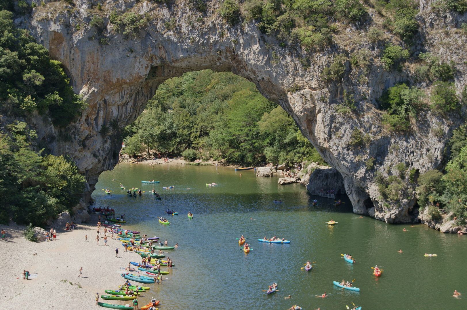 Le Pont d'Arc à VALLON PONT D'ARC (Ardèche) - France - Juillet 2011