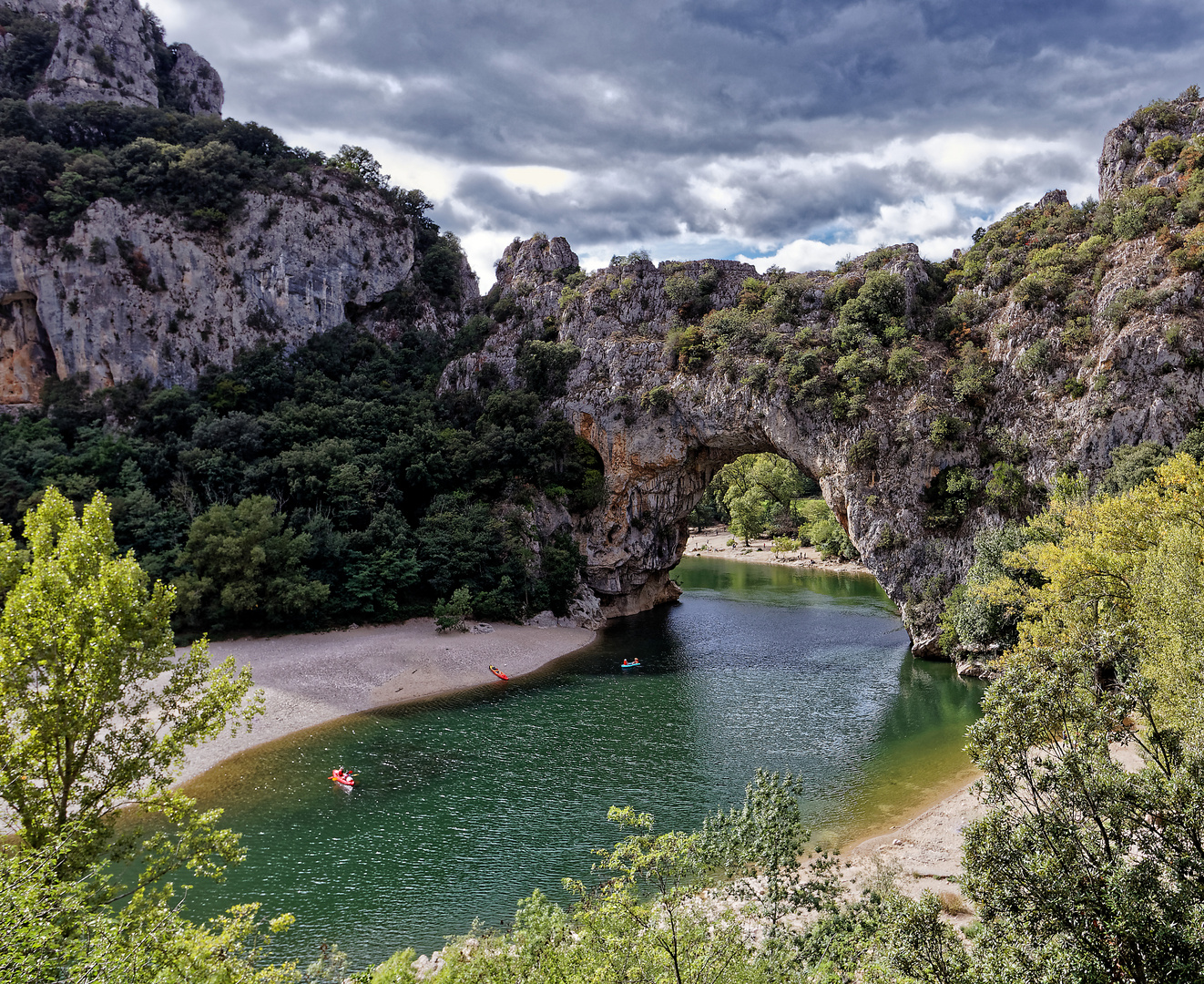 Le Pont d'Arc : arche naturelle des gorges de l'Ardèche.