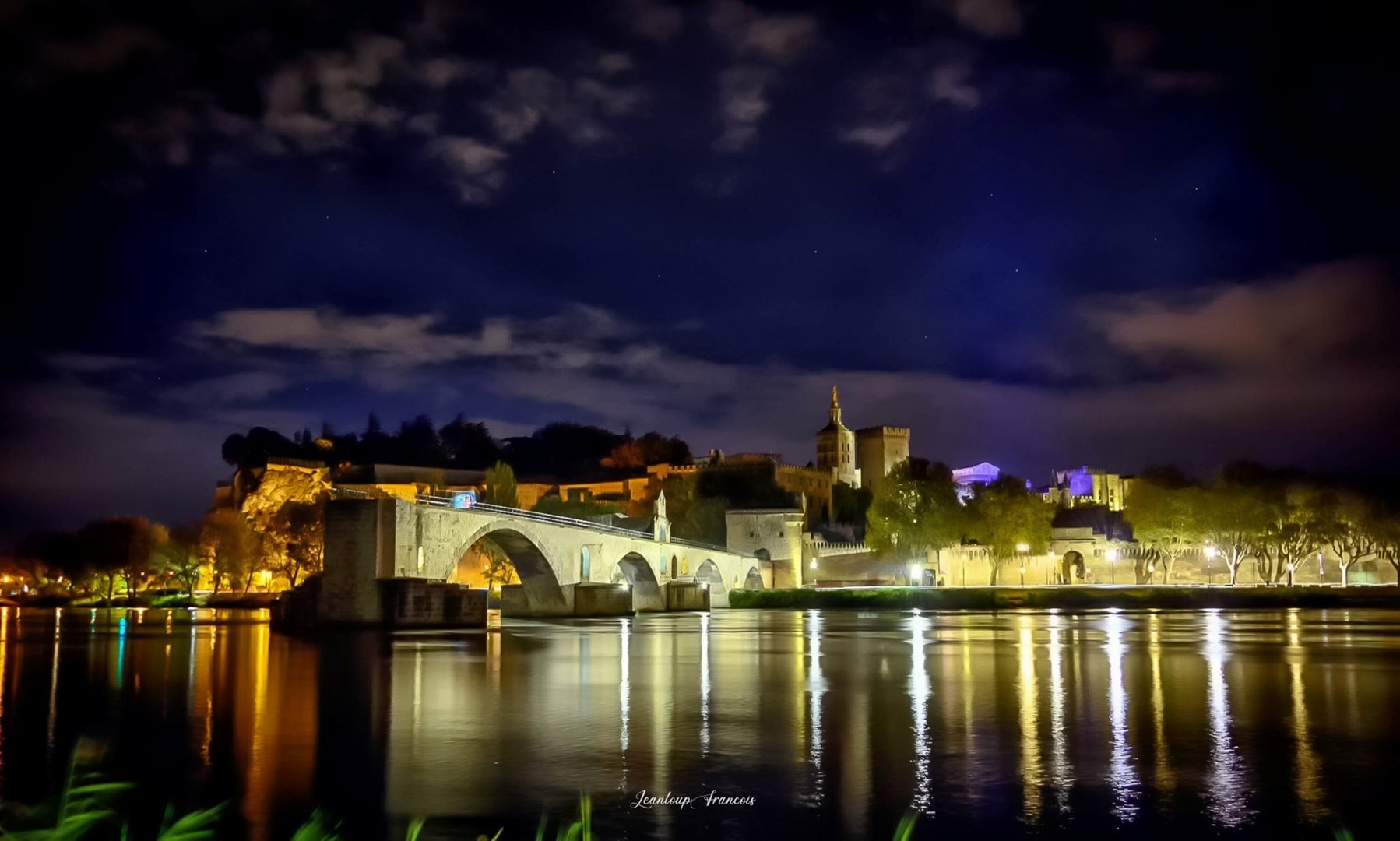 Le pont d’Avignon la nuit 