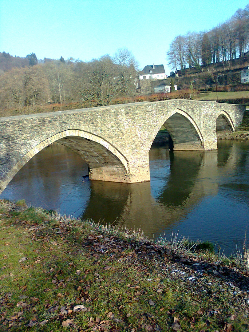 LE PONT DE BOUILLON