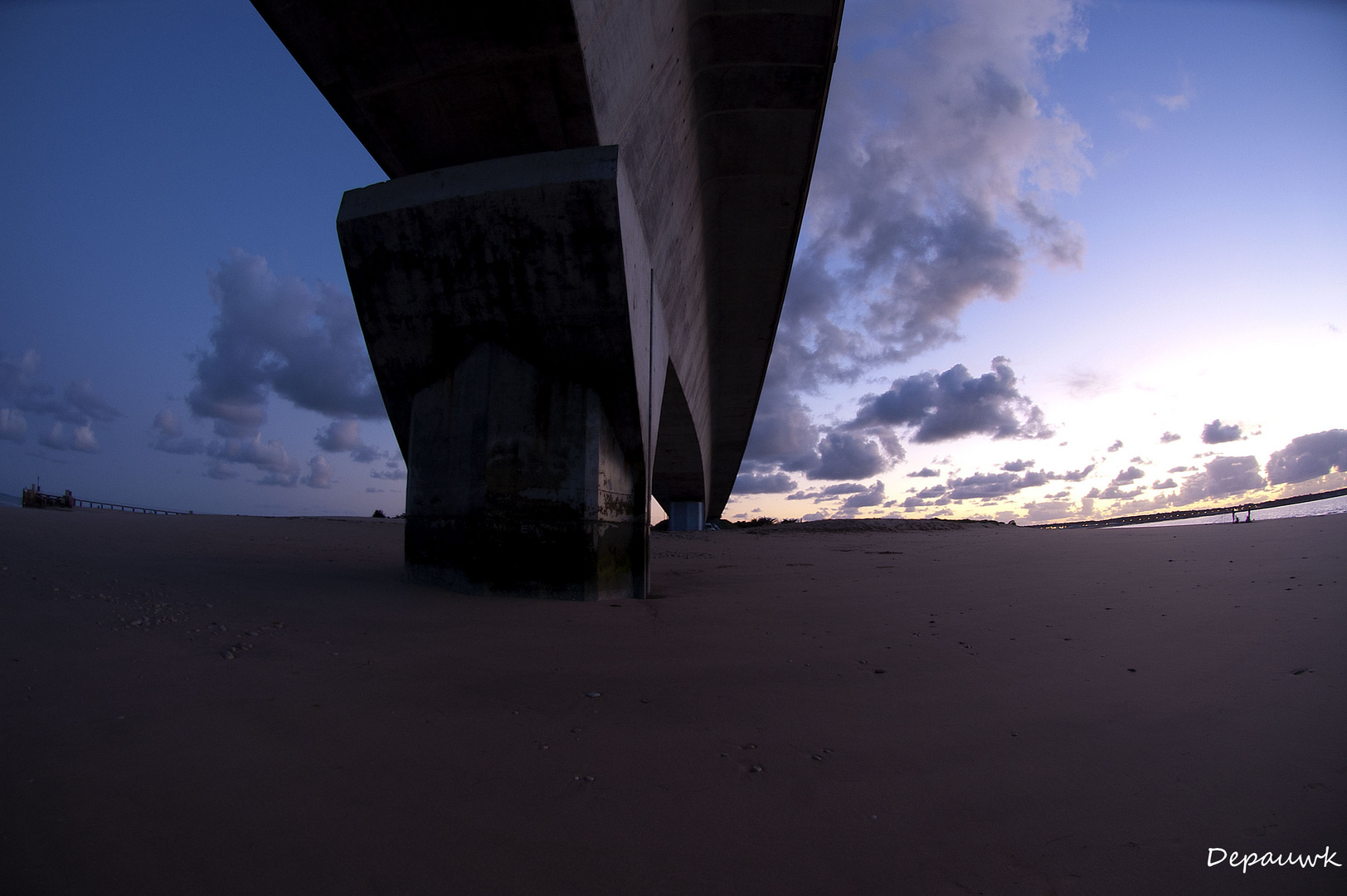 Le Pont-de-Ré séparant la nuit et le jour se finissant