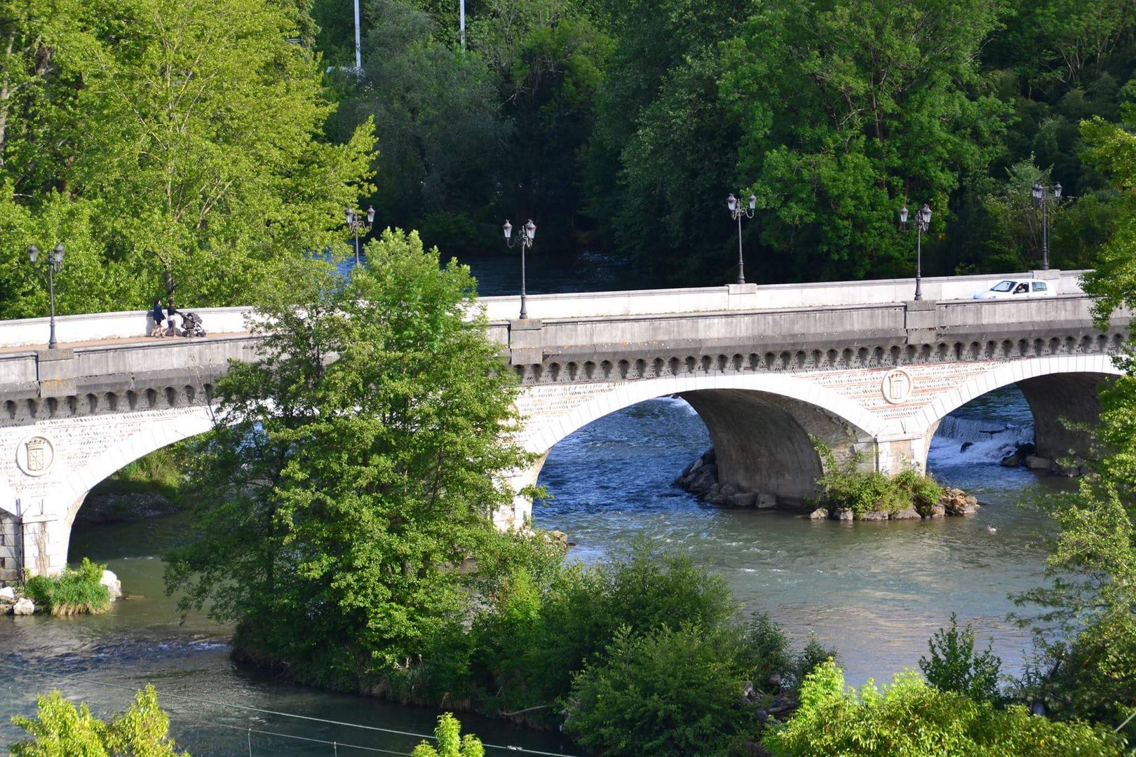 Le pont des bois.