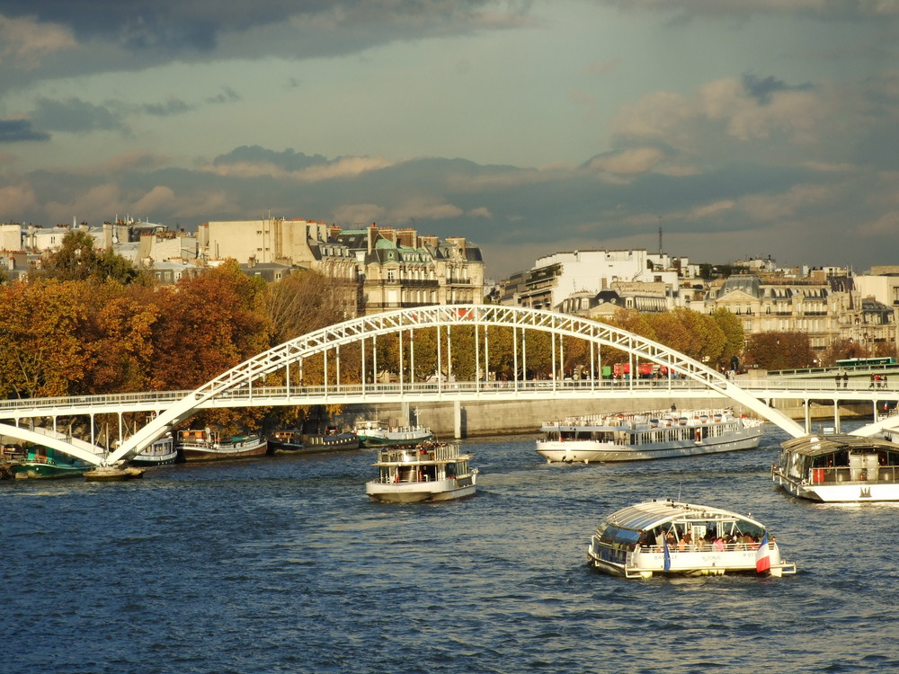 Le pont D'Iéna et ses bateaux mouches