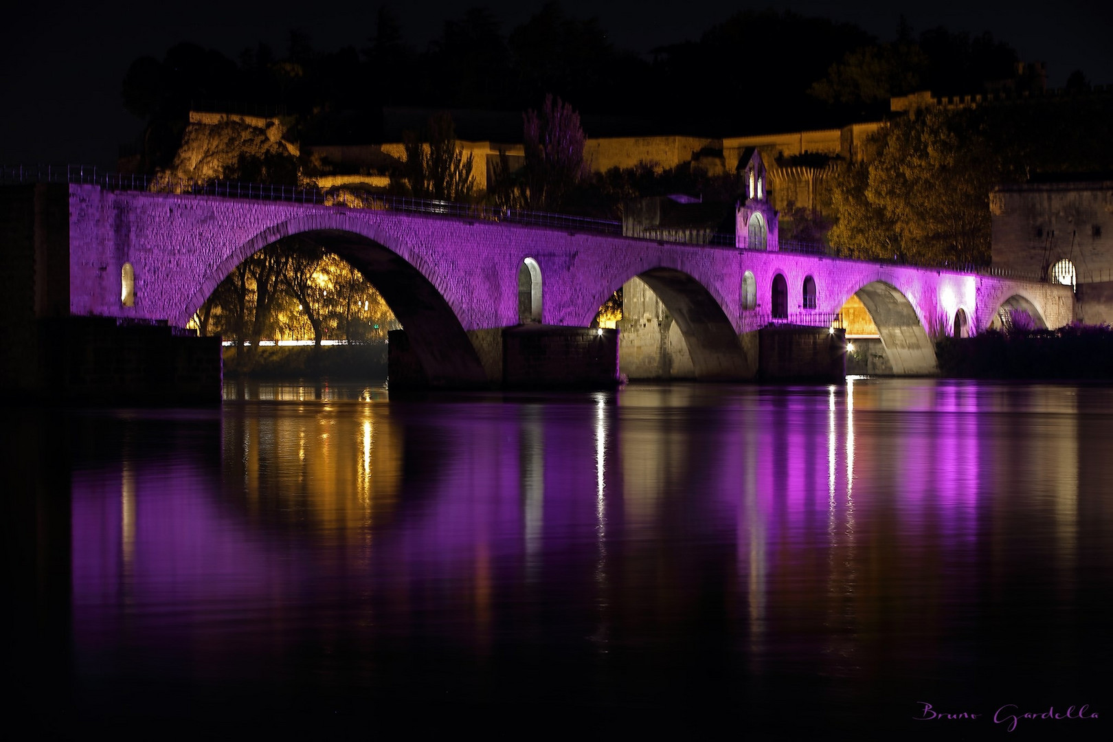 le PONT éclairé pour le CANCER 