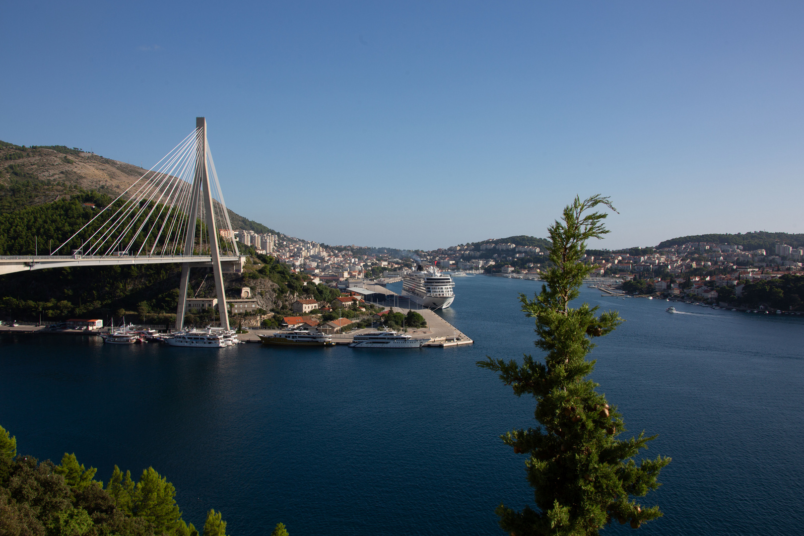 Le pont Franjo Tudman et l'entrée du port de Dubrovnik.