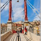 Le pont menant a l'église St Georges