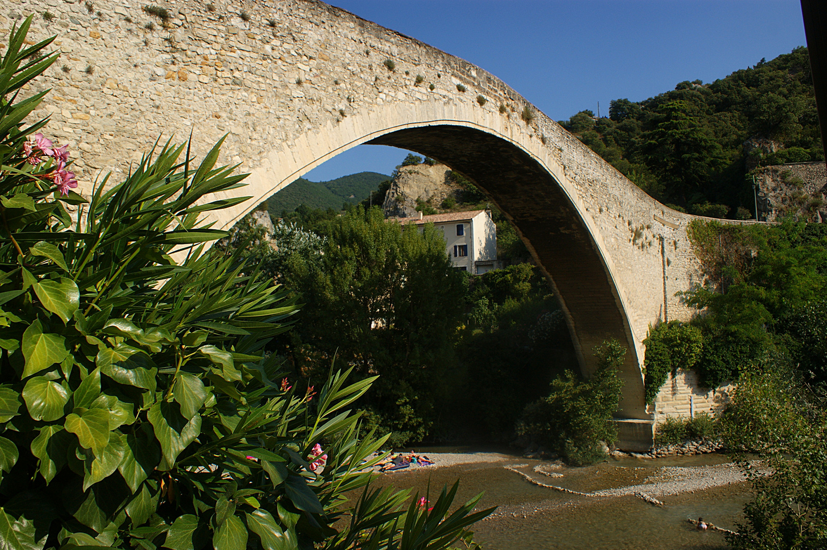 le pont neuf à NYONS