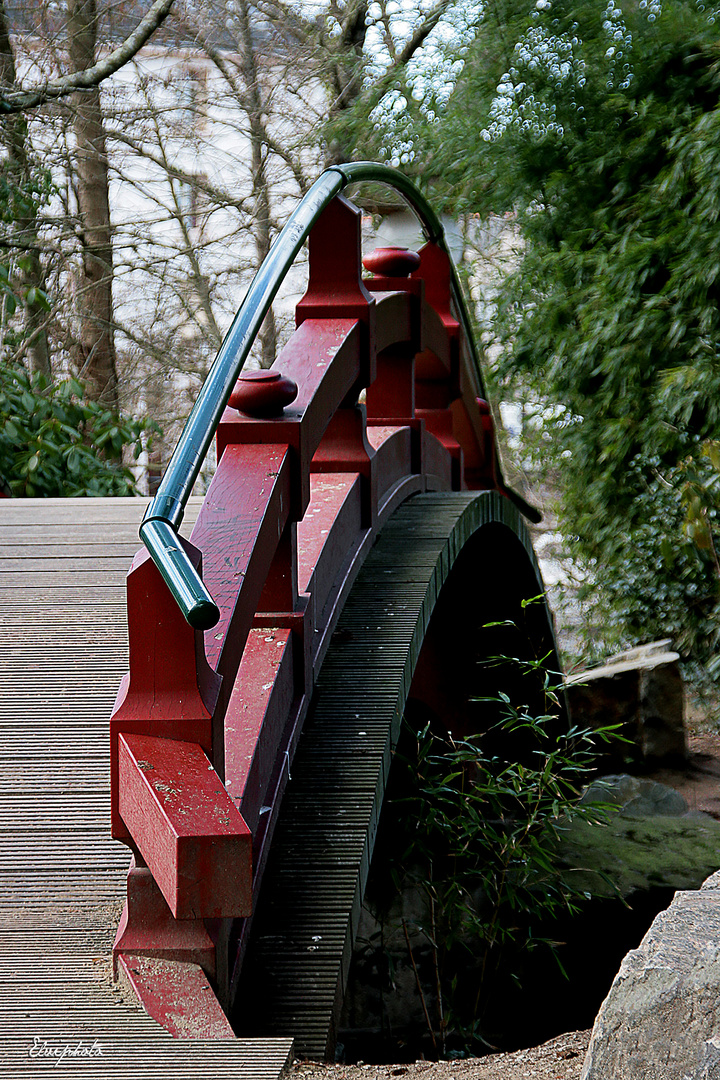 Le pont rouge