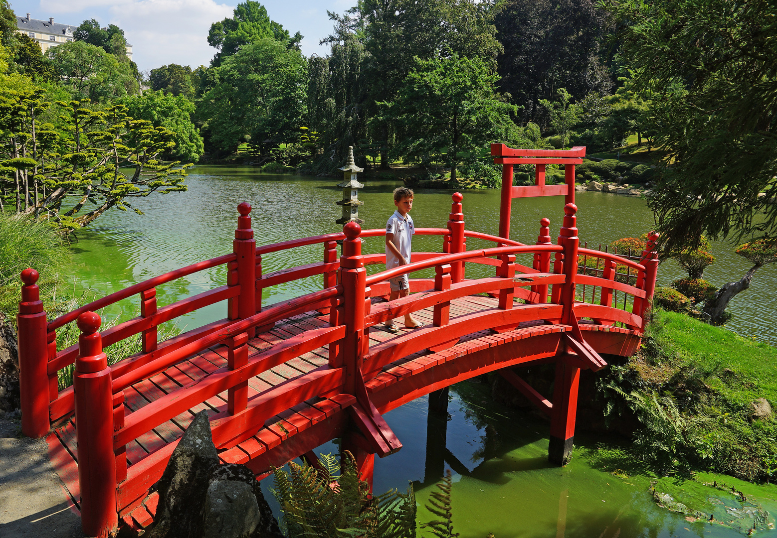 Le pont rouge