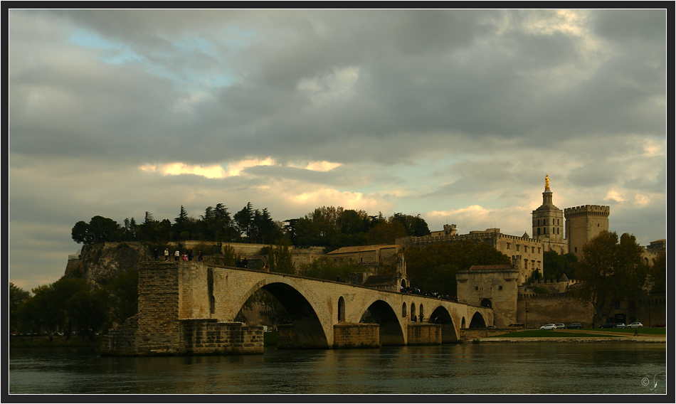 Le Pont Saint-Bénezet...