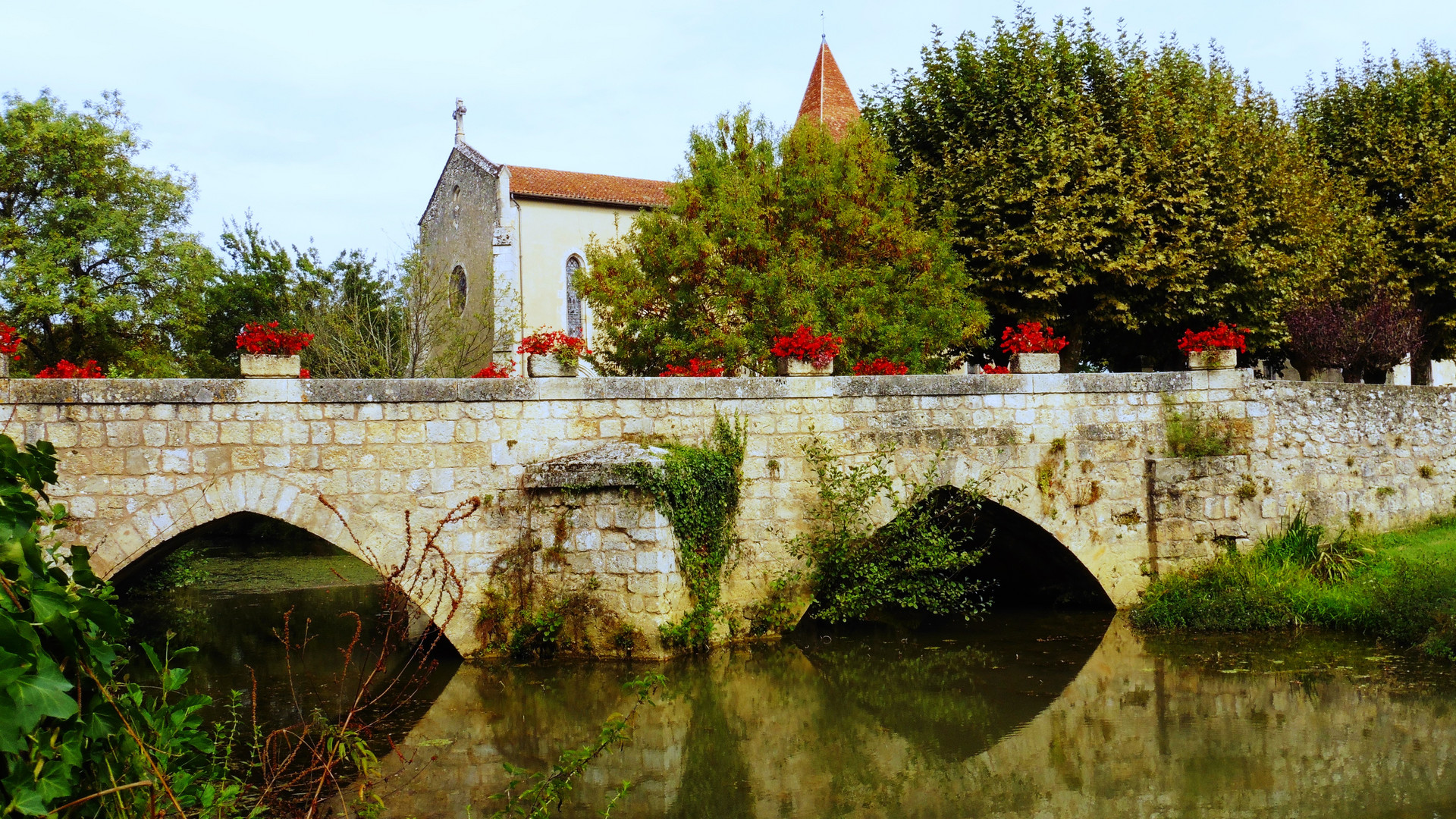 Le pont sur l'Auzoue à Fourcès