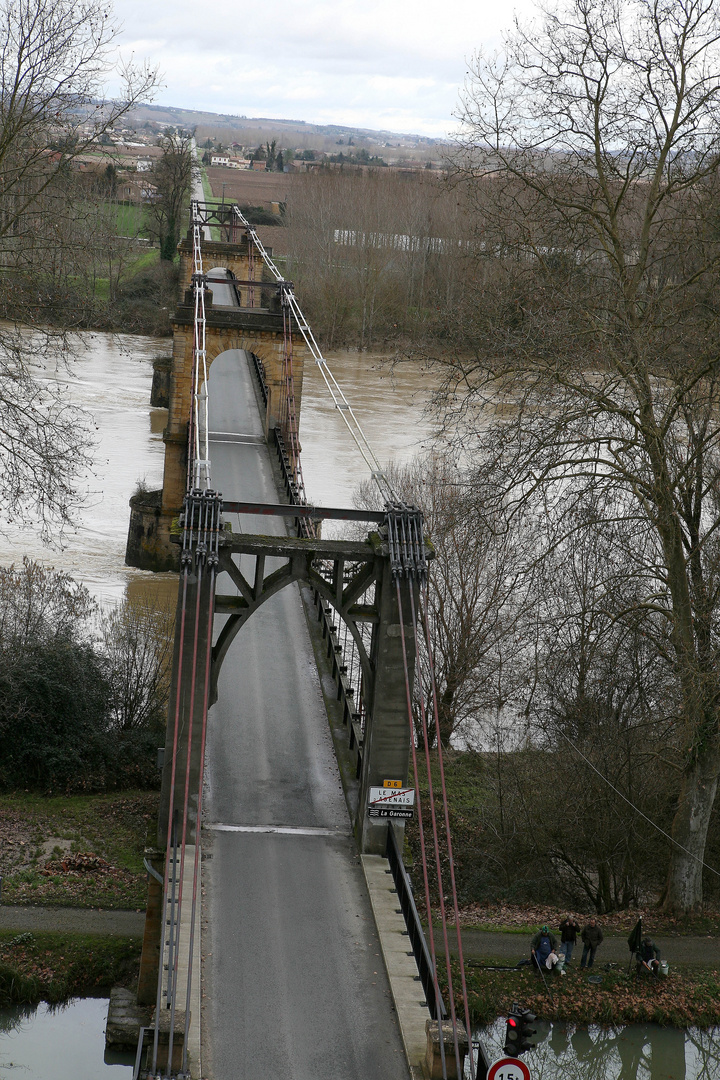 Le pont suspendu du Mas d' Agenais47