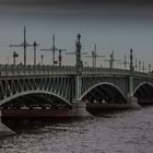 Le Pont Troïtsky à Saint-Petersbourg.