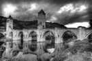 Le pont Valentré en noir et blanc. von Pierre LAVILLE 