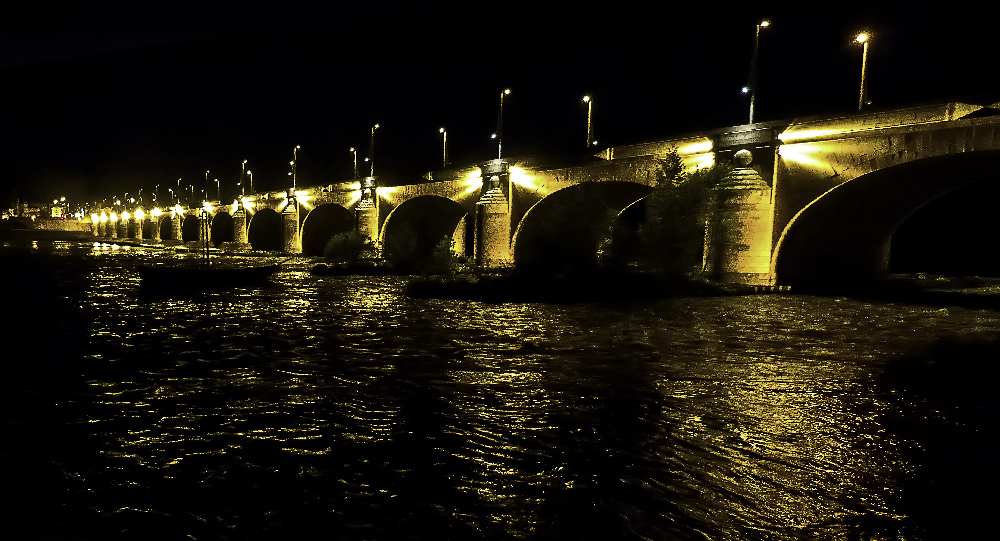 le pont de pierre tours