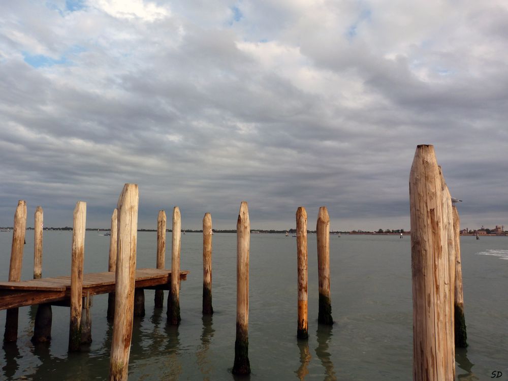 Le ponton sur la lagune.