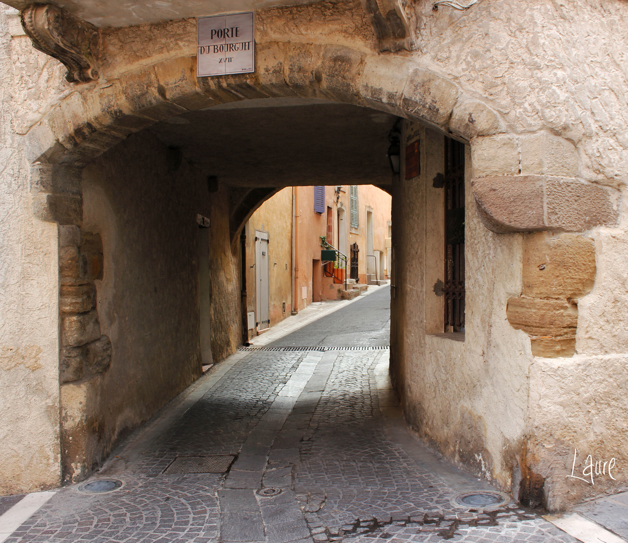 Le porche de Roquebrune