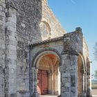 Le porche roman de l’Eglise Saint-Vincent de la Montjoie
