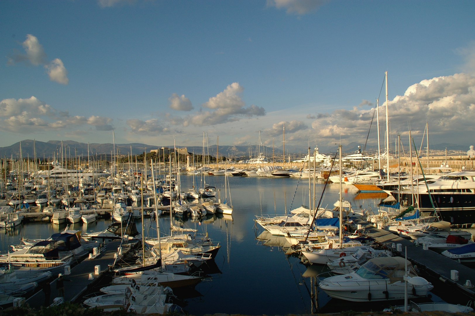 le port d 'A ntibes