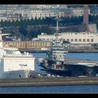 " Le port de Brest depuis la Pte des Espagnols avec à l'époque le Clémenceau "