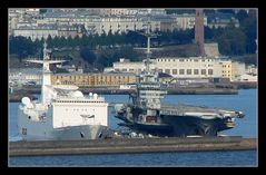 " Le port de Brest depuis la Pte des Espagnols avec à l'époque le Clémenceau "