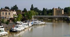 Le port de Condom sur la Baïse, le pont Barlet et les Grands Moulins