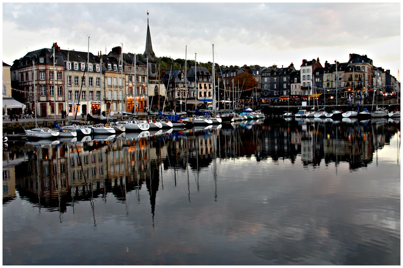 Le Port de Honfleur à la nuit tombante