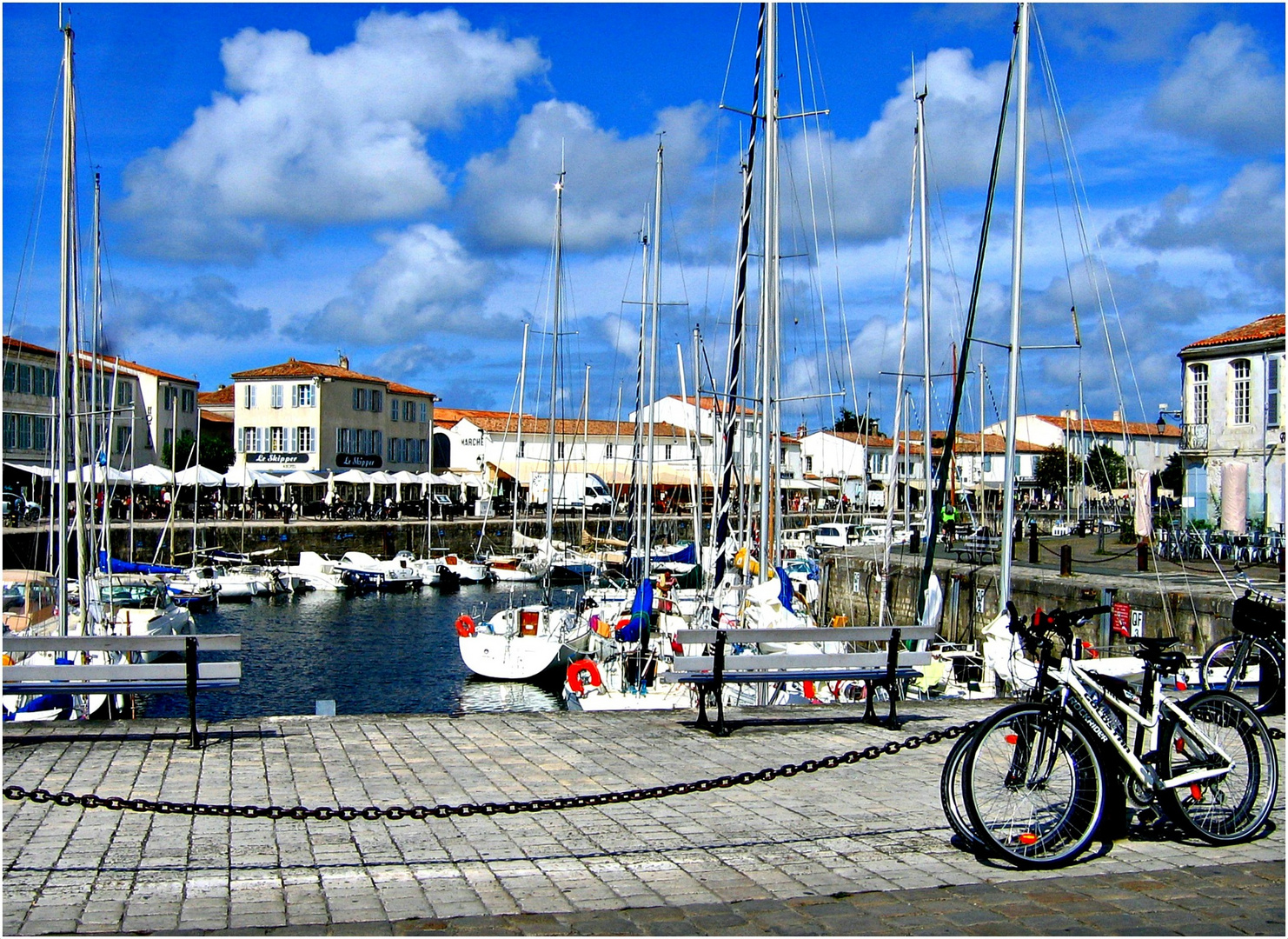 *le Port de Saint Martin en été*