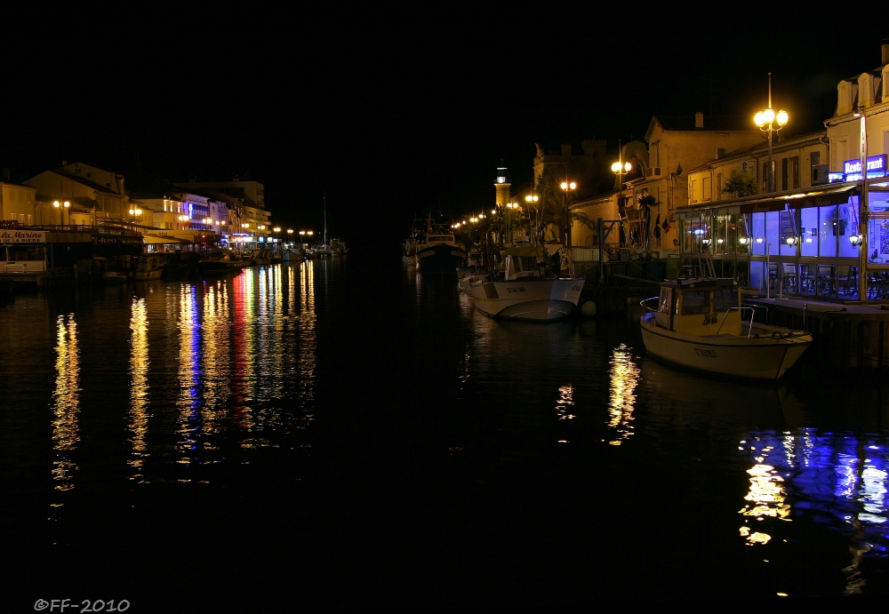 le port du pêche de la commune du Grau du Roi (la nuit)