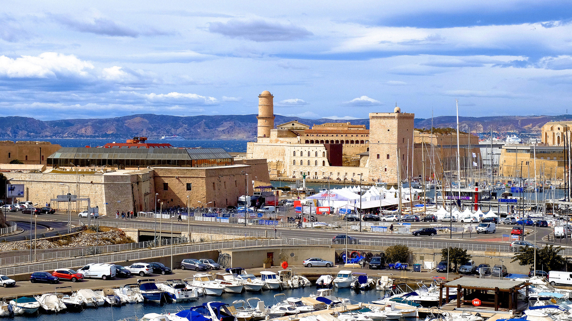 Le port (moins) étalé...