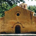 Le Portale de l'Eglise invite à entrer