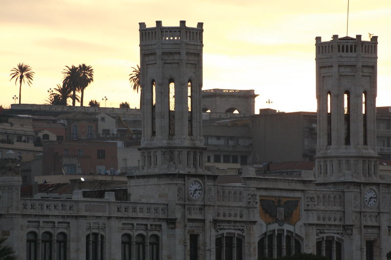 Le prime luci su Cagliari