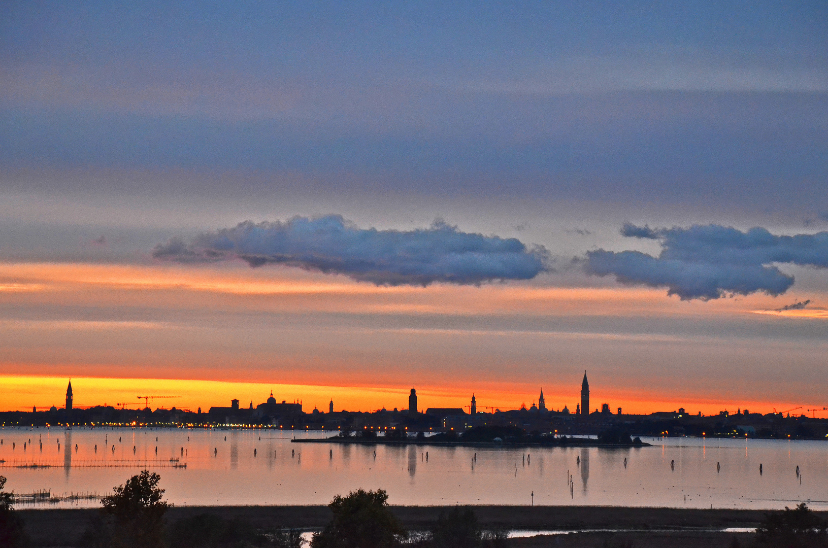 le prime luci su Venezia