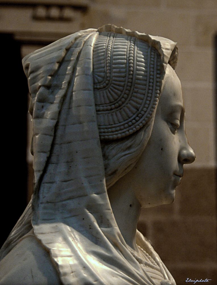 Le profil de La Prudence photo et image statues Le profil de La Prudence photo et image statues