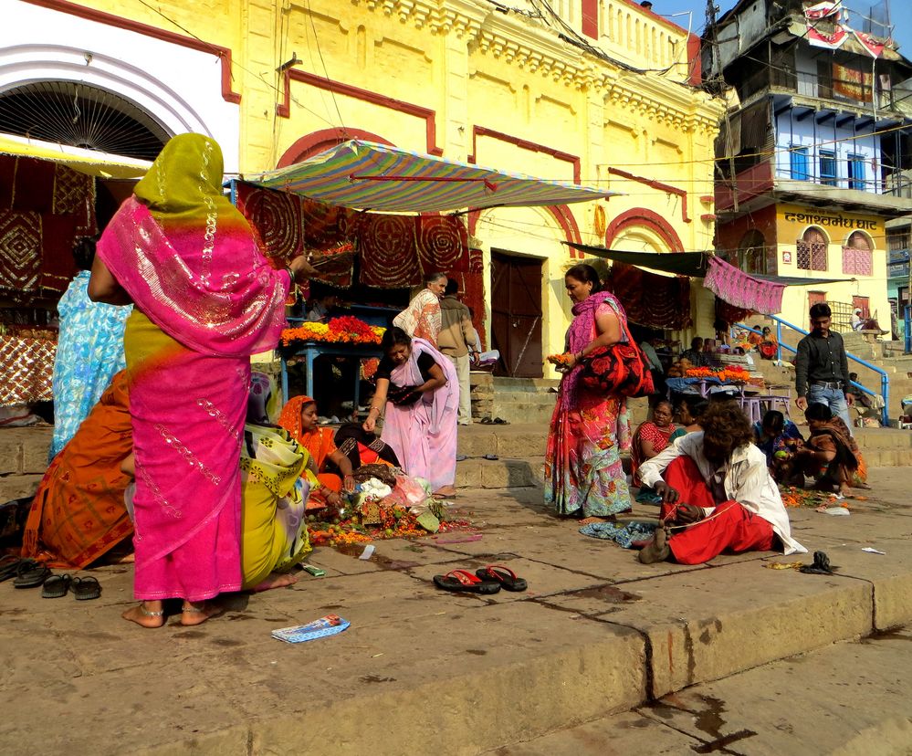 le quotidien sur les Ghats de Varanasi by catherine Berthe 