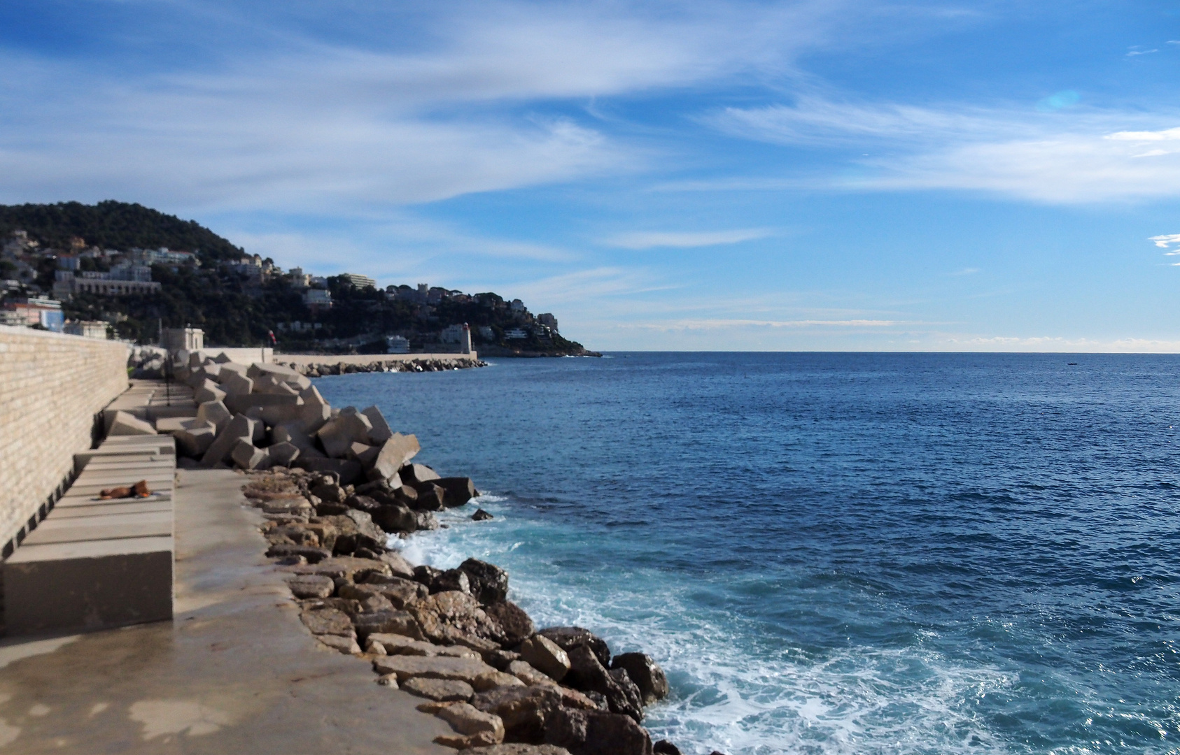 Le ressac devant le Port de Nice