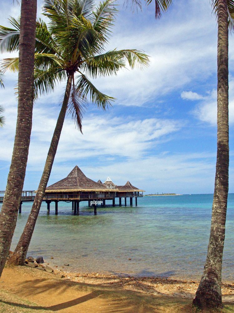 Le restaurant « Le Roof » vu de l’Anse Vata  -  Nouméa