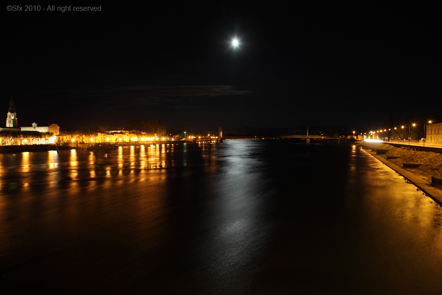 ...Le Rhône au clair de lune... (Tournon S/Rhône - Ardèche)