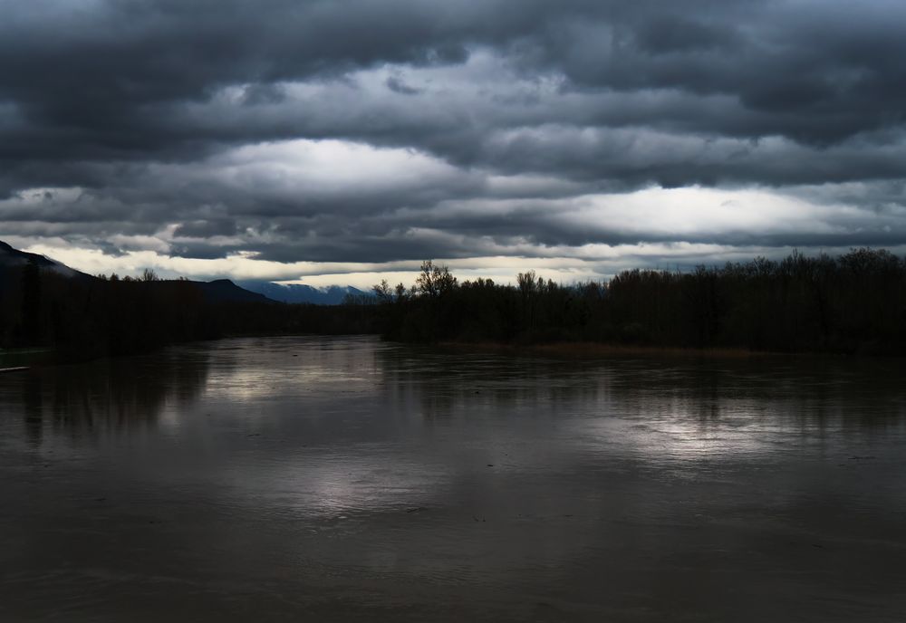 le Rhône du pont de Groslée