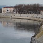 Le Rhône  et ses quais, à Arles