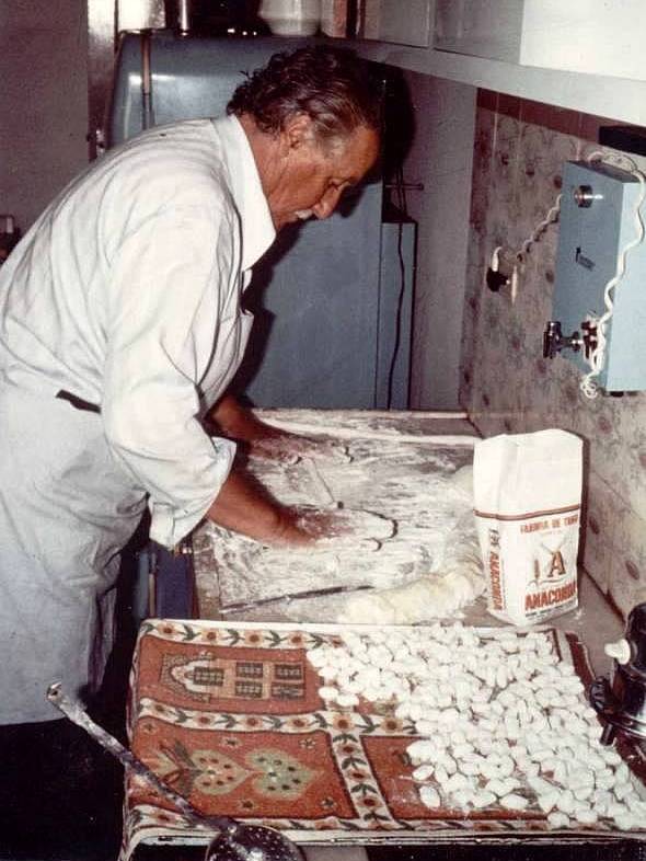 Le Roy et son règne. La cuisine, Dimanche matin...