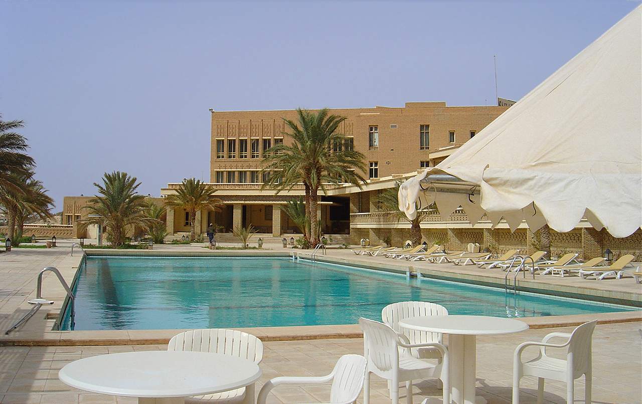 Le Sahara Palace et sa piscine à Nefta
