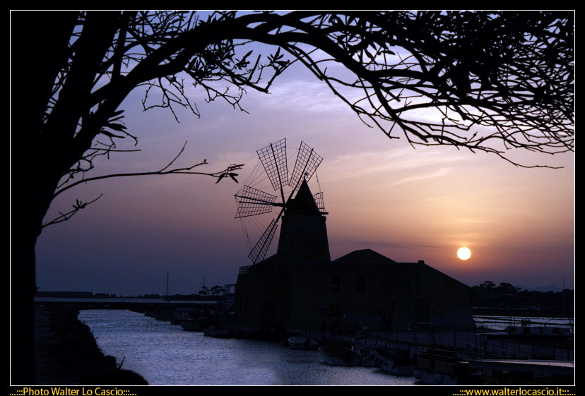 Le saline di Marsala al Tramonto