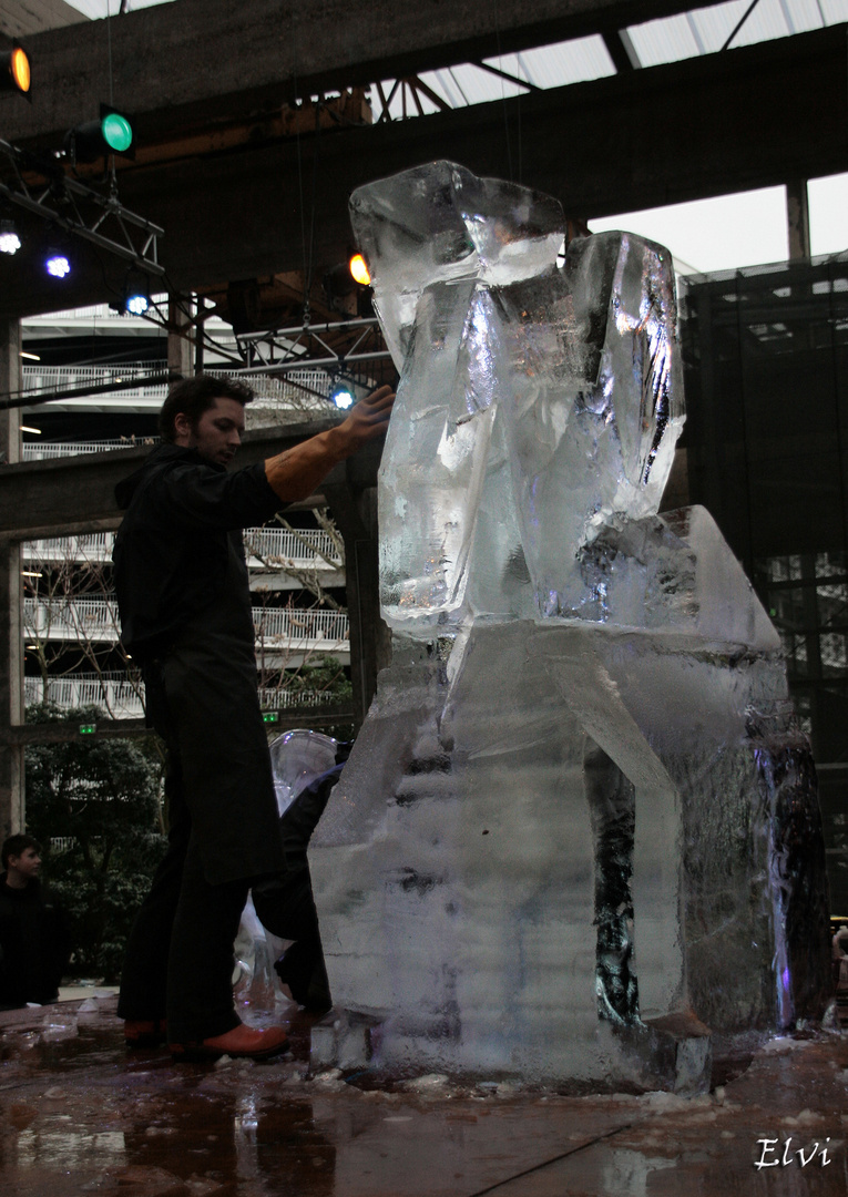 Le sculpteur sur glace