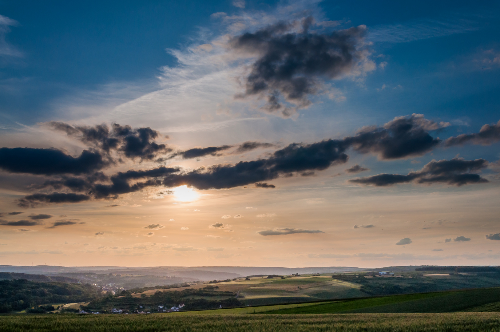 Le soir sur les hauteurs de Bliesbruck, Moselle, France