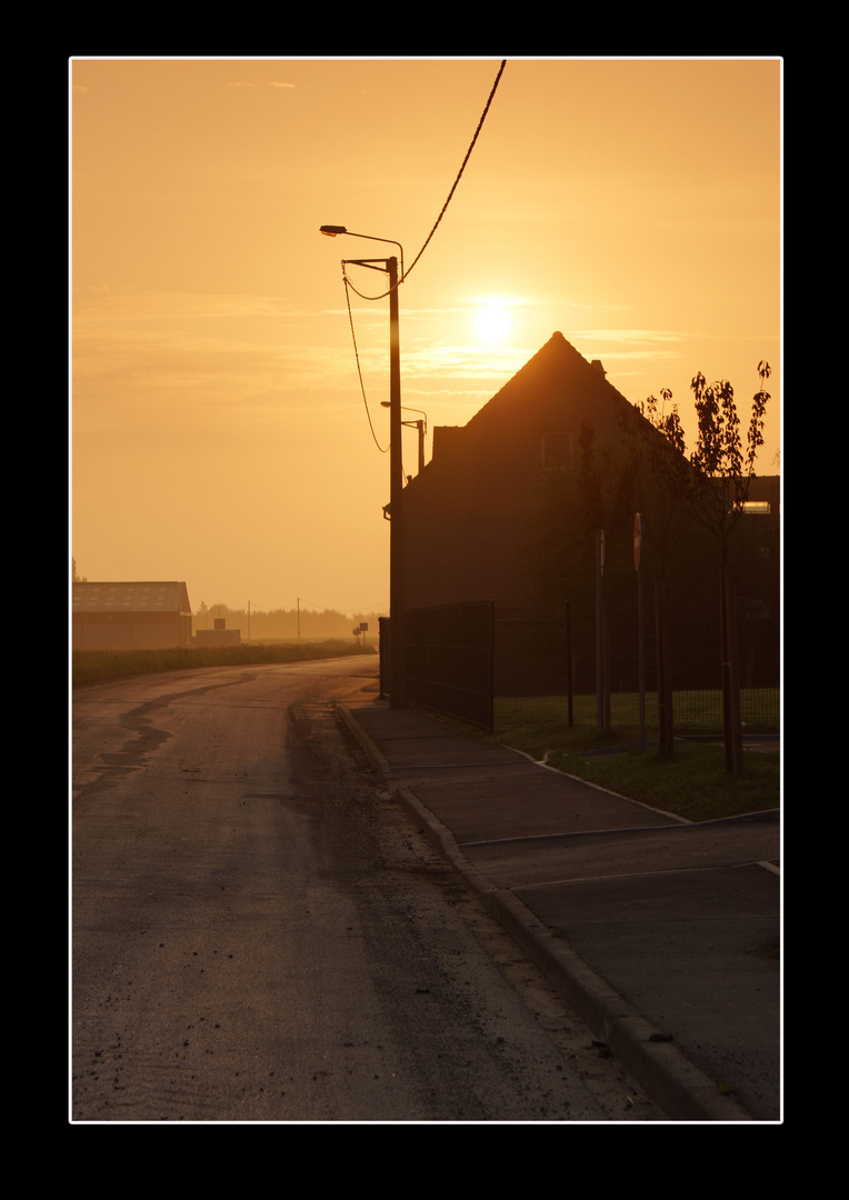 le soleil ce lève sur la fermette